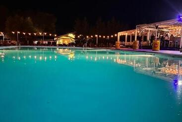 Курорт Mojo Beach