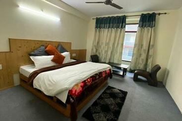 هتل Meadows View, Near Mall Road Manali