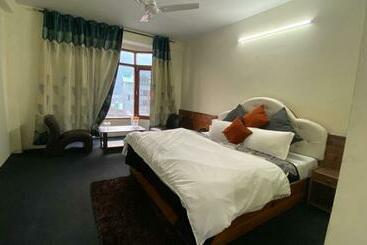 هتل Meadows View, Near Mall Road Manali