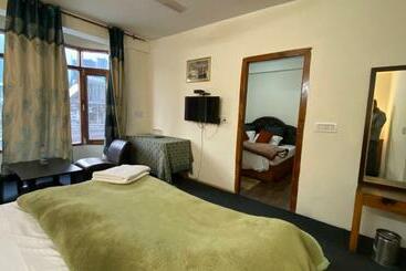 هتل Meadows View, Near Mall Road Manali