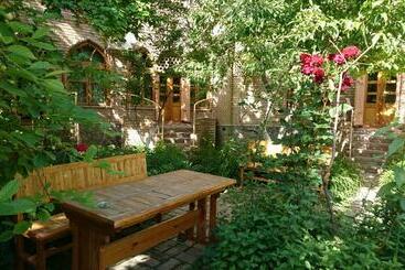 פנסיון Antica Family Guest House