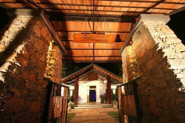 Misty Grove Resort