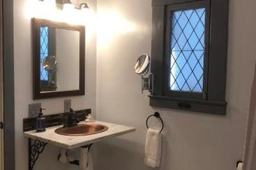 تختخواب و صبحانه Amber House Inn Of Midtown