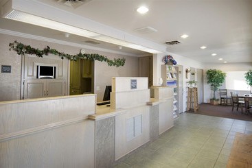 فندق Fort Hays Inn