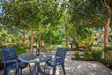 هتل C Mandurah Apartment Resort