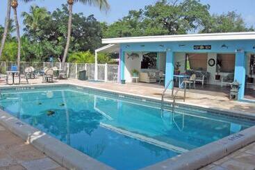 فندق Coconut Cay Resort