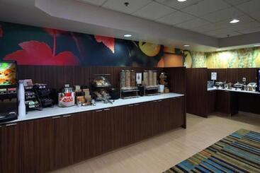 בית מלון כפרי Fairfield Inn & Suites By Marriott Newark Liberty International Airport