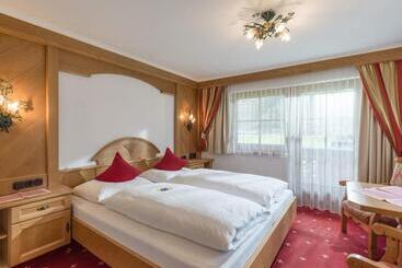 Отель Ferienhof Oblasser