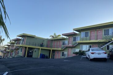 בית מלון כפרי Fireside Inn By The Beach Boardwalk & Bowling