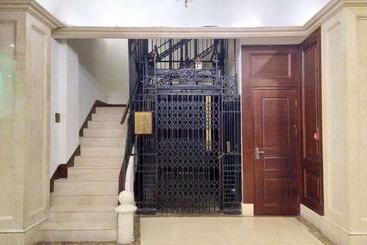 酒店 First Business