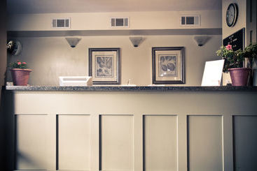 Отель Inns Of Virginia Falls Church