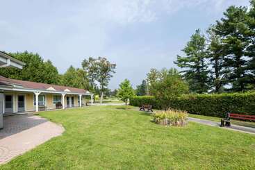 Отель Knights Inn Bracebridge