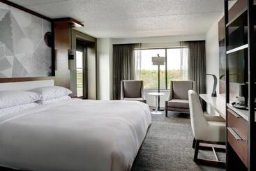 هتل Marriott East Lansing At University Place