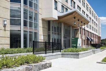 ホテル Residence & Conference Centre   Ottawa West