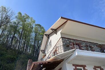 酒店 Skyline Village Inn