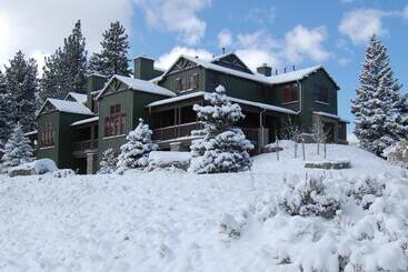 Отель Snowcreek Resort Vacation Rentals