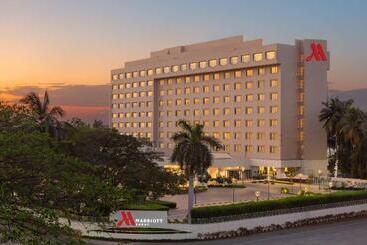 Отель Surat Marriott