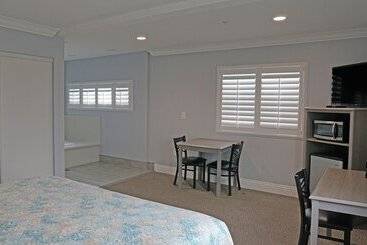 فندق Surf City Inn