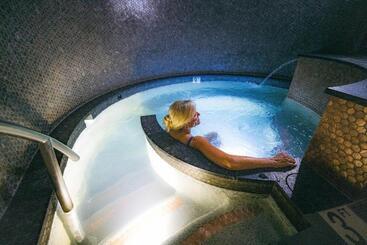 The Historic Cavalier Hotel And Beach Club Autograph Collection