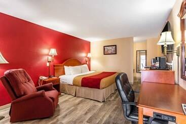 Мотель Econo Lodge Inn & Suites