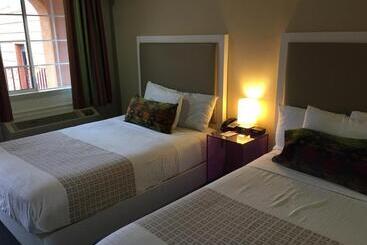 فندق على الطريق Inn At Golden Gate