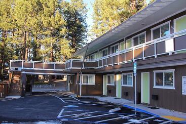 מוטל Tea Garden Lodge