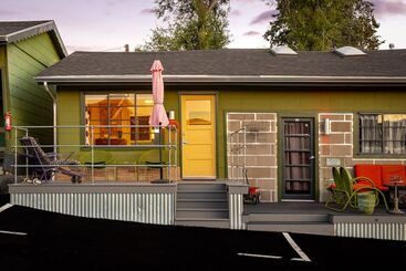 فندق على الطريق The Motor Lodge