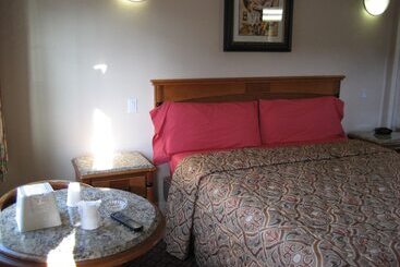 Walls Motel Long Beach