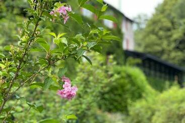 ホテル Les Grillons Du Morvan