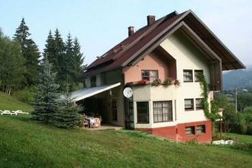 بنسيون Casa Lucretia