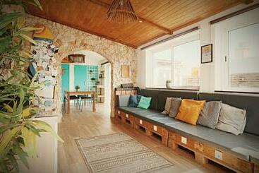 بنسيون International Surf School & Camp