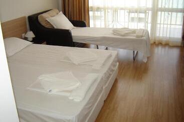 פנסיון Villa Lazuren Bryag