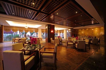 בית מלון כפרי Ramada By Wyndham Wanning Resort