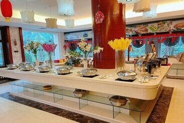 هتل Ramada By Wyndham Wanning Resort