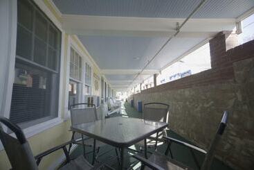 モーテル Betty Doon Motor