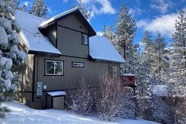 茅舍 Chandelier House