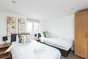 اقامتگاه Sunny Terrace By Kasar Stays