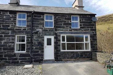 קוטג'' Yr Hen Siop