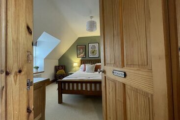 1 Keepers Cottage, Skeabost Bridge, Isle Of Skye