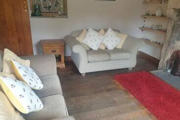 Beautiful 2 Bed Cottage In Hurst Green