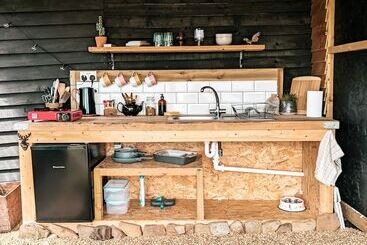 בית מלון כפרי Immaculate Lotus Belle Tent Retreat, North Devon