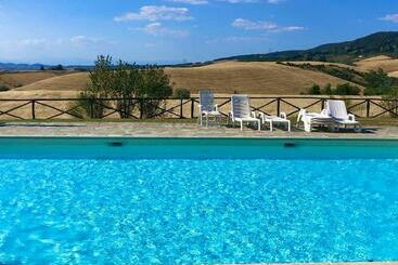 إقامة Lovely Home Between Volterra And San Gimignano