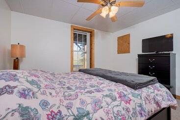 Сельский дом Serenity Chalet