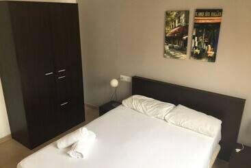 Agora Apartamentos La Volta