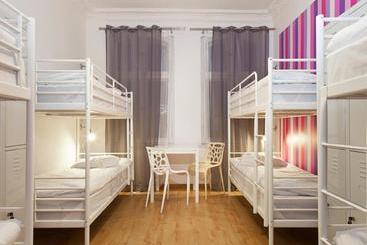 アパートメント Blooms Boutique Hostel