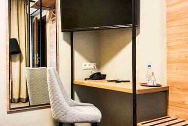 Comm Hotel Poznań Airport