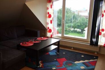 Жильё для туристов Honeymoon Seaview Apartment