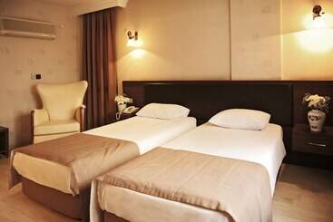 üstün Otel Alsancak