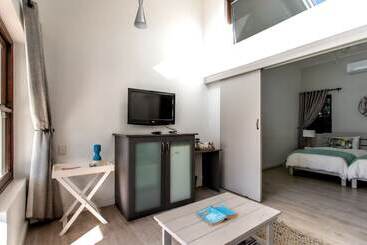 פנסיון Sixteen Guest House On Main