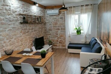 Сельский дом Rustic Apartment In Rural Village Near Krka Park